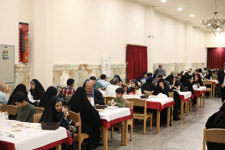 سفره کریمانه حرم بانوی کرامت در شب میلاد دختر امیرالمؤمنین(ع)
