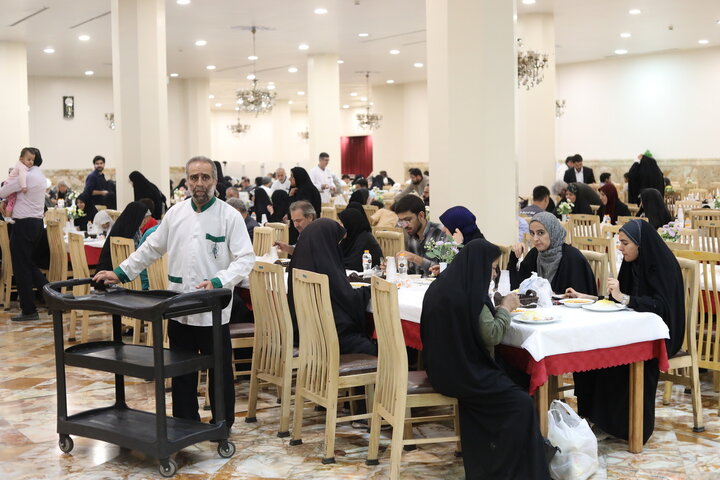 سفره کریمانه حرم بانوی کرامت در شب میلاد دختر امیرالمؤمنین(ع)