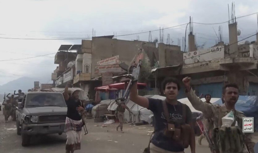 Yemen Ordusu Taiz’in Batısında Kontrolü Sağladı: Suudi Komutanların Aden’e Çekilmesi Gündemde