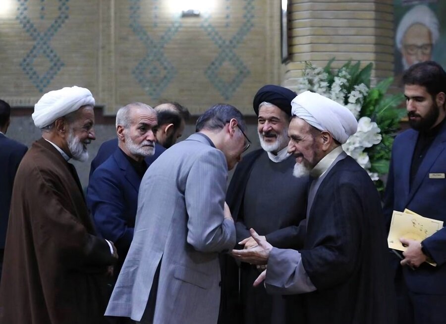 امروز روز دفاع از ایران، وحدت و همبستگی ملی است