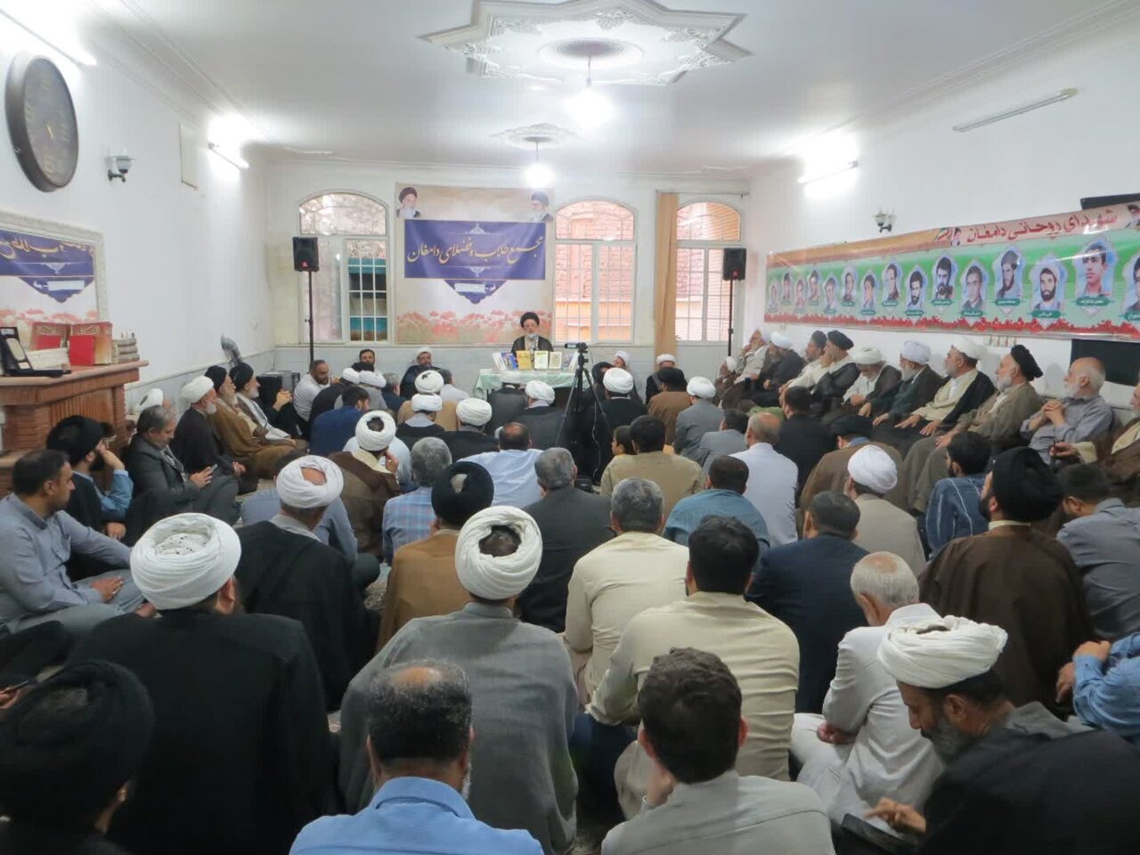 والله، امام جماعت بودن مهمتر از امام جمعه بودن است