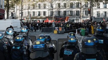 The Guardian: Resposta violenta da polícia francesa a protestos estudantis deixa 250 estudantes feridos em três semanas