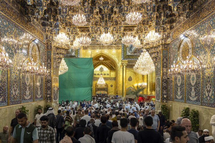 تقرير مصور/ أجواء ليلة الجمعة في مرقد أبي الفضل العباس (عليه السلام)