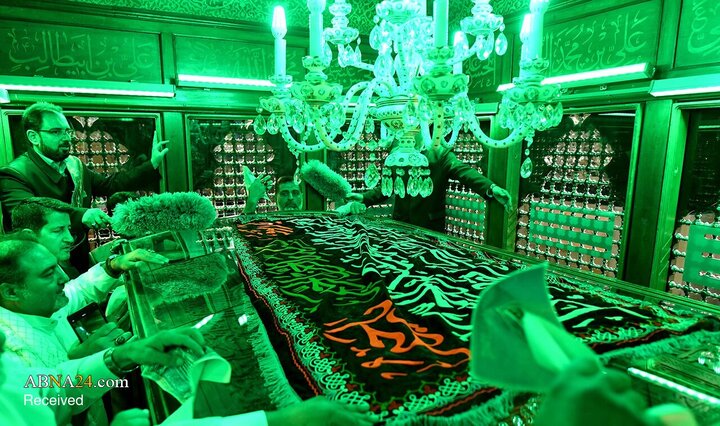 گزارش تصویری/ غبارروبی مضجع حضرت عبدالعظیم(ع)