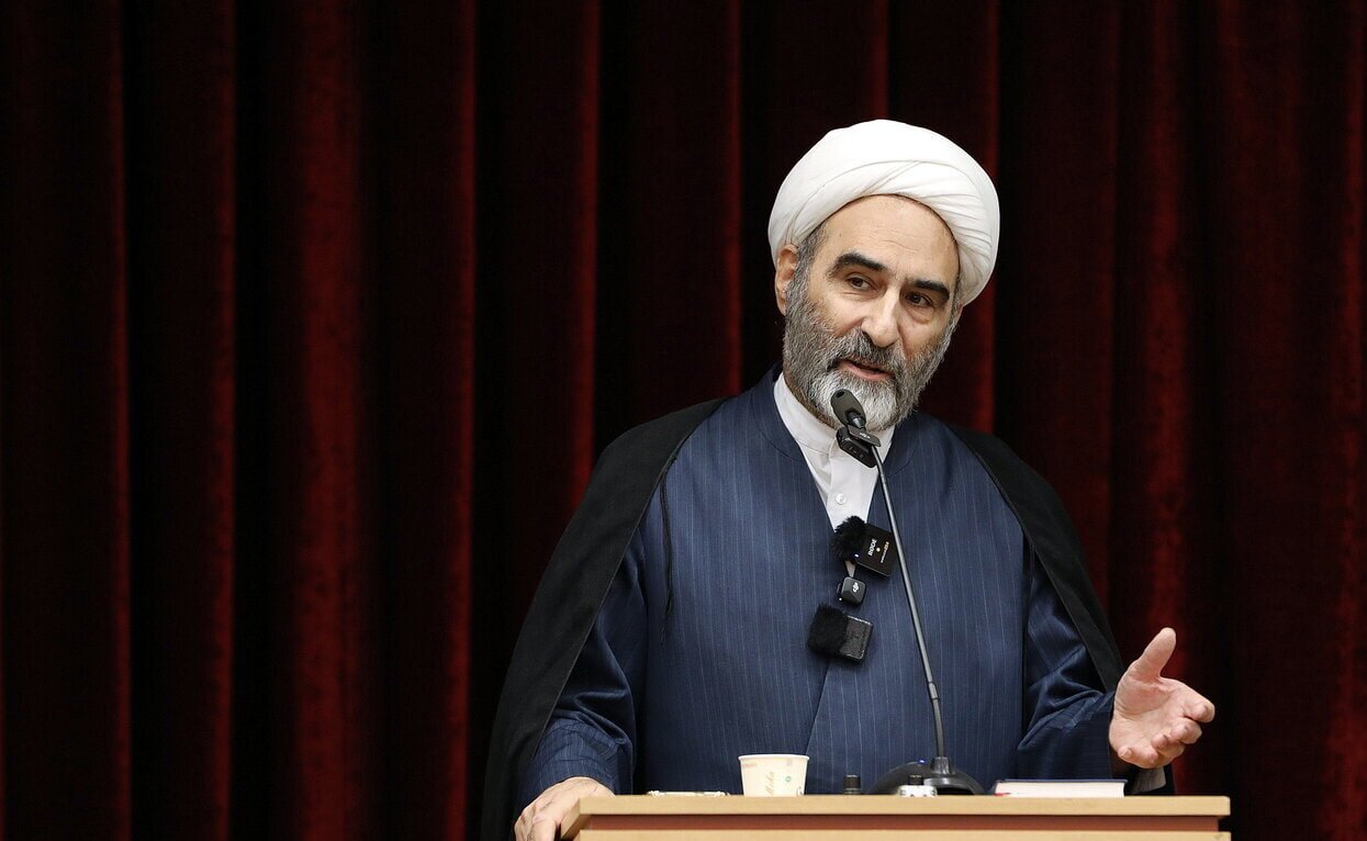 وحدت اسلامی با حذف هویت مذاهب محقق نمی‌شود