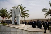 Ehrerweisung Araghtschis an das Denkmal der gefallenen Kommandeure des Widerstands