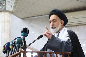 امام جمعة النجف يتحدث حول الحرب السعودية واليمن والحجاب في الأذربيجان