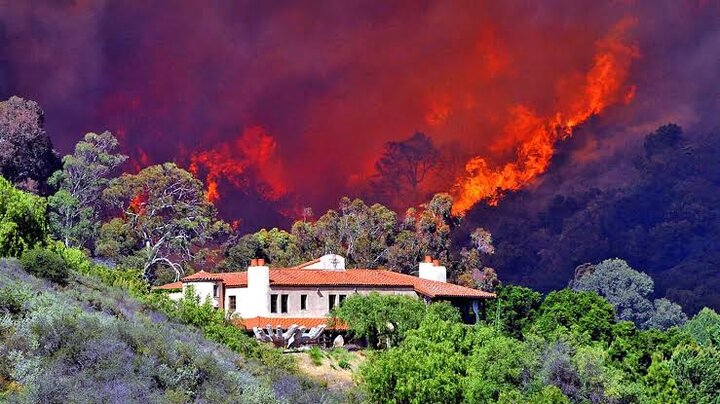 تصاویری از آتش‌سوزی گسترده در کالیفرنیا؛ دستور تخلیه صادر شد