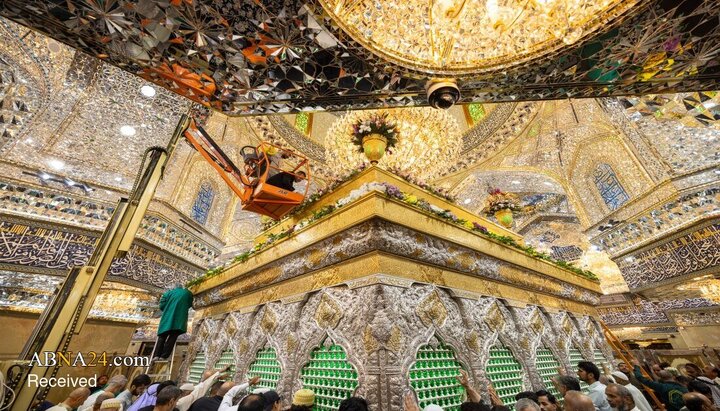 گل آرایی حرم مطهر امام حسین(ع) به مناسبت ولادت با سعادت حضرت زینب(س)