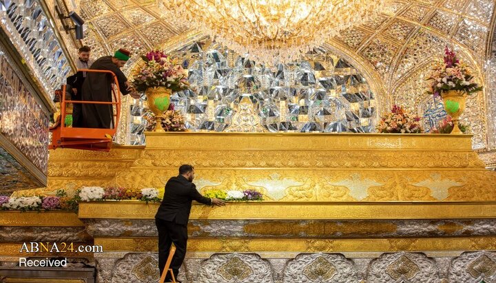 گل آرایی حرم مطهر امام حسین(ع) به مناسبت ولادت با سعادت حضرت زینب(س)