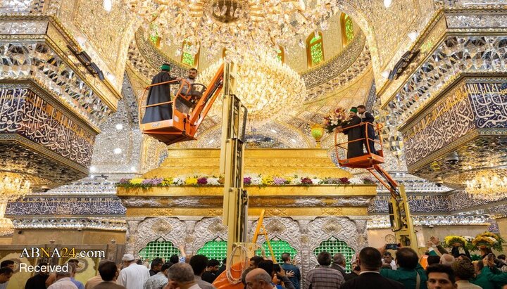 گل آرایی حرم مطهر امام حسین(ع) به مناسبت ولادت با سعادت حضرت زینب(س)