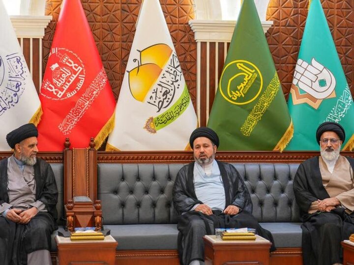 العتبة العلوية تهدي مؤلفات الميرزا ​​النائيني إلى العتبات المقدسة والمراكز البحثية