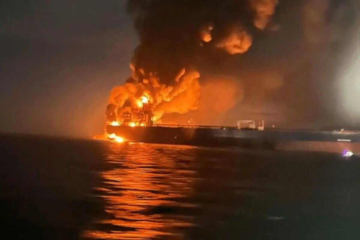 Sumabog ang supertanker ng UAE