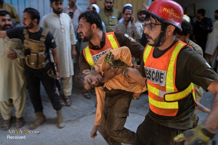 Informe fotográfico | Se derrumba el techo de una escuela en Pakistán con decenas de muertos