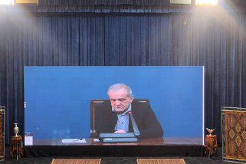 سەرۆک کۆماری ئێران: جیهان کڕنۆش بۆ توانایی هێزی چەکداری ئێران دەبات