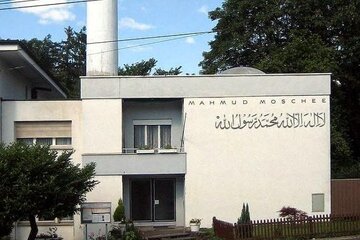 A Cup of Tea with Muslims in Switzerland: When Minarets Became a National Issue