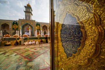Informe fotográfico | Ambiente espiritual en el Santuario del Imam Ali (P) por el natalicio de la Excelencia Zaynab (P)