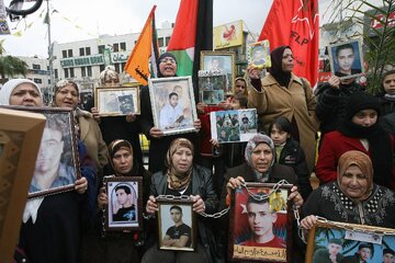 Alerta del Centro Palestino sobre la situación de los prisioneros enfermos: 1.500 cautivos, expuestos a una muerte lenta