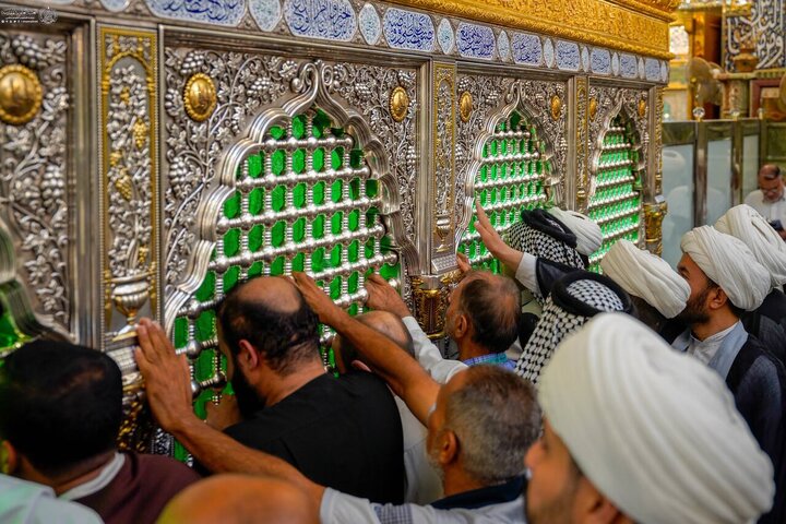 Informe fotográfico | Ambiente espiritual en el Santuario del Imam Ali (P) por el natalicio de la Excelencia Zaynab (P)