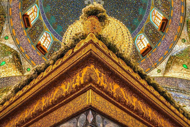 Informe fotográfico | Ambiente espiritual en el Santuario del Imam Ali (P) por el natalicio de la Excelencia Zaynab (P)