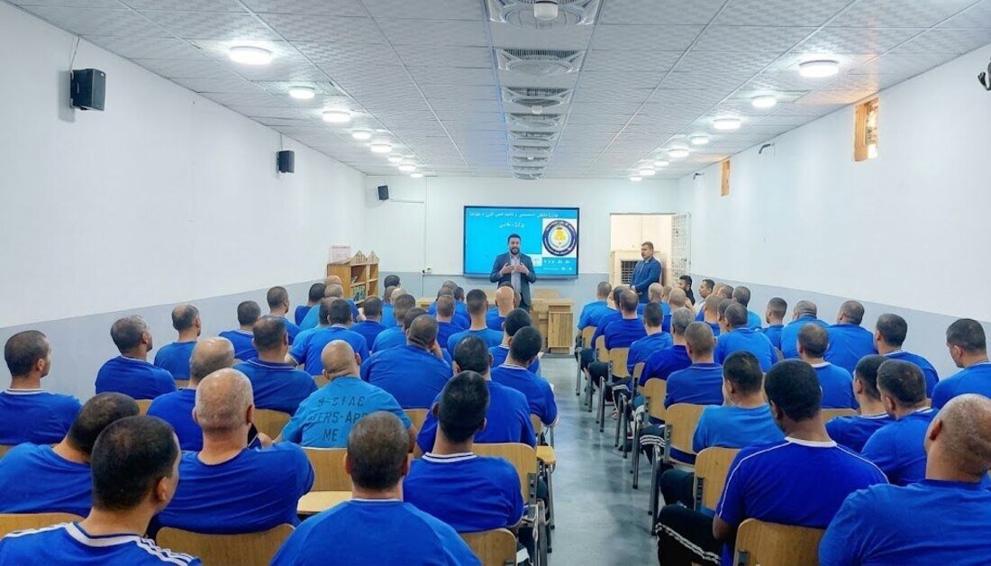 العتبة الحسينية تقدم محاضرة التأهيل النفسي والفكري لنزلاء في الديوانية العراقية