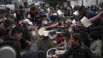 ग़ज़्ज़ा में भुखमरी का खतरा बढ़ा, 5 लाख लोगों की मदद रुकी; राशन में भी कटौती