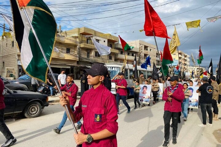 تقرير مصور/ المخيمات الفلسطينية تؤكد خيا بالمقاومة أثناء إحياء سنوية إنطلاق الجهاد الاسلامي