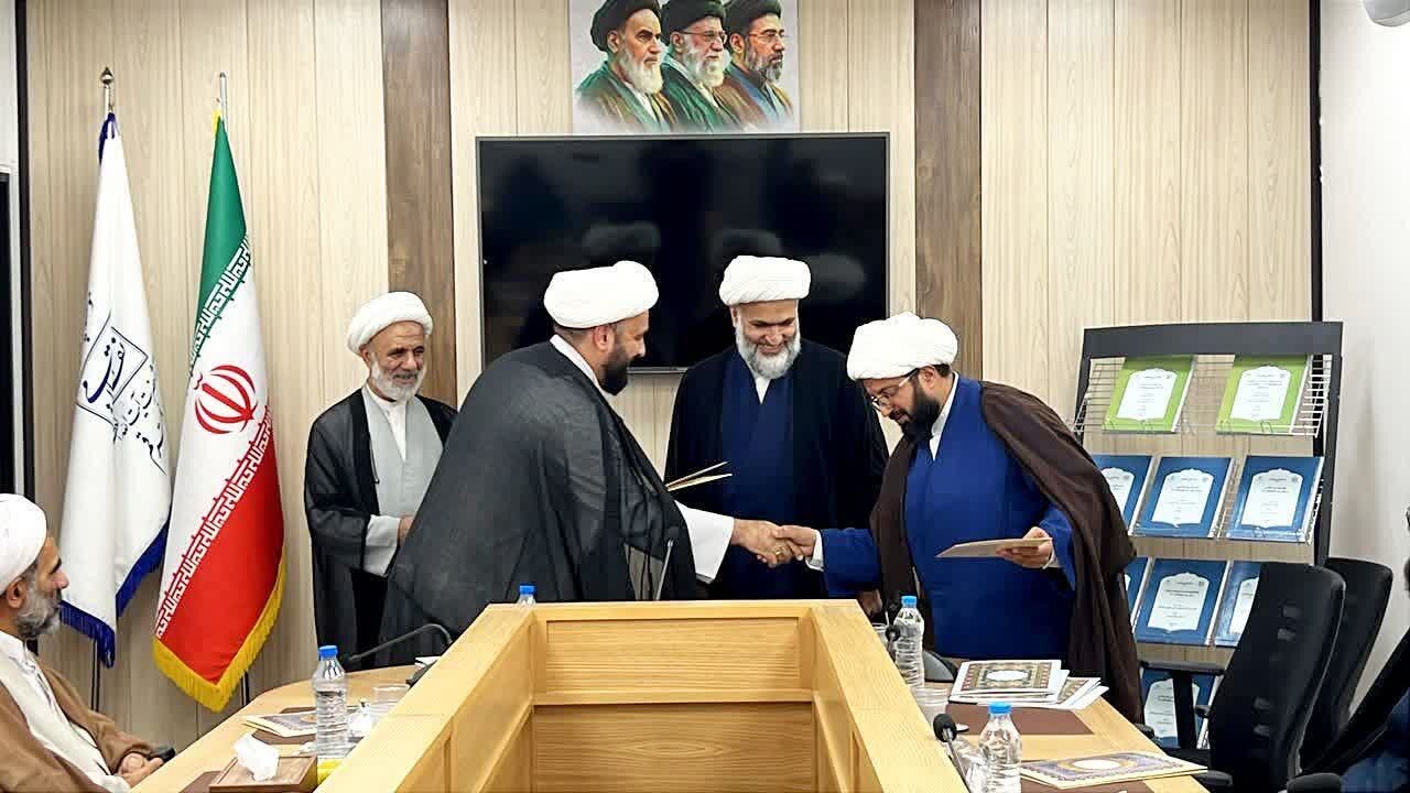 تقدیر از پایان‌نامه‌های برتر حوزوی با محور اندیشه امامان انقلاب + تصاویر