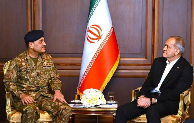 1 پاکستانی ثالث کے ذریعے پیغام؛ ایران نہ جوہری حقوق سے گذرے گا، نہ اپنی شرطوں سے