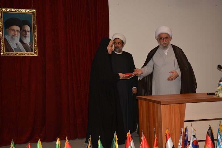 گزارش تصویری/ آیین آغاز سال تحصیلی دانشگاه بین‌المللی اهل‌بیت(ع) و گرامیداشت رهبر شهید