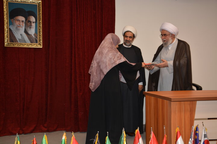 گزارش تصویری/ آیین آغاز سال تحصیلی دانشگاه بین‌المللی اهل‌بیت(ع) و گرامیداشت رهبر شهید