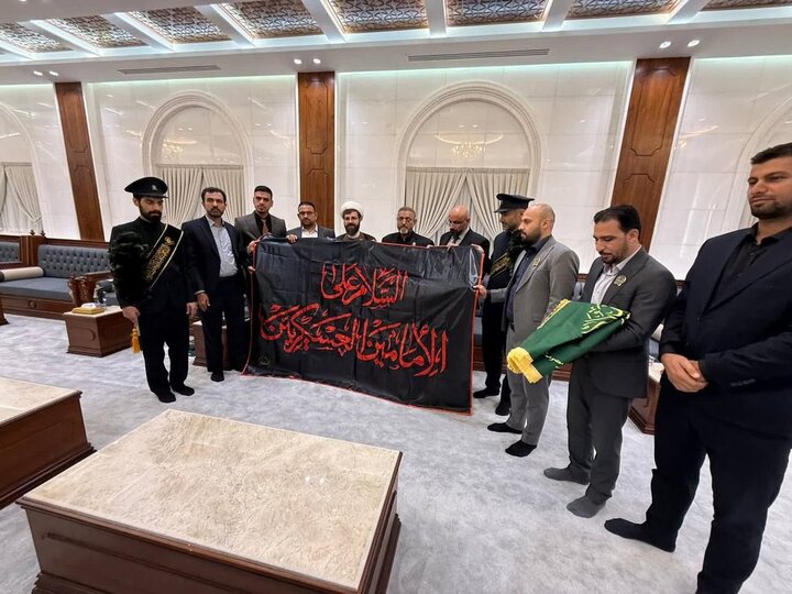 برپایی محفل قرآنی خادمان حرم بانوی کرامت در حرم امامین عسکریین(ع)