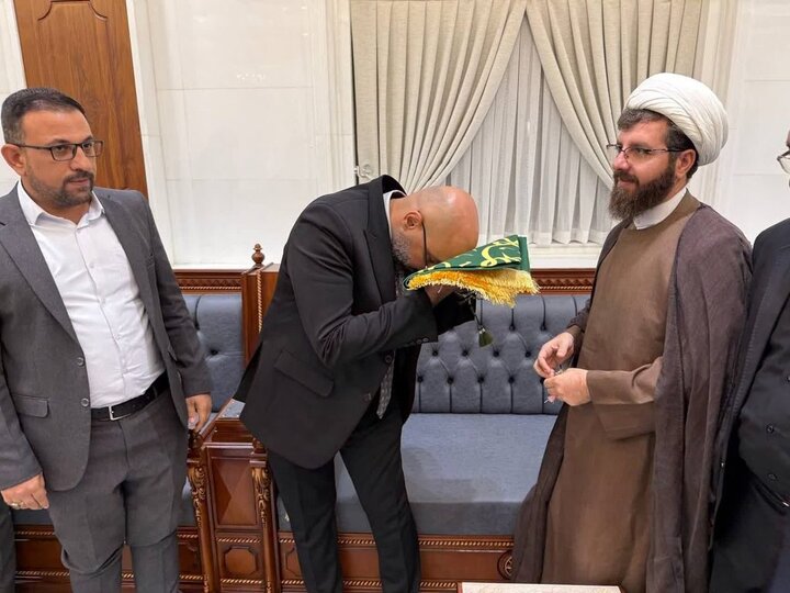 برپایی محفل قرآنی خادمان حرم بانوی کرامت در حرم امامین عسکریین(ع)