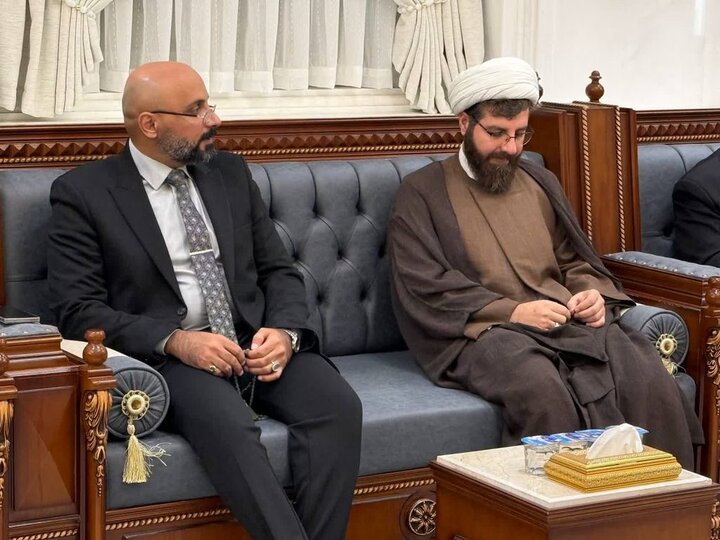 برپایی محفل قرآنی خادمان حرم بانوی کرامت در حرم امامین عسکریین(ع)