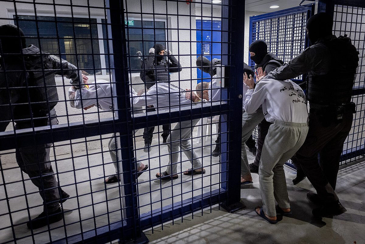 PCPS warns over 1,500 sick Palestinian prisoners face medical neglect
