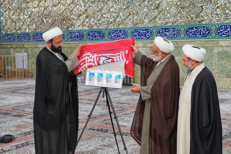 تجلیل از خانواده شهدای روحانی دفاع مقدس دوم و سوم در حرم بانوی کرامت + تصاویر