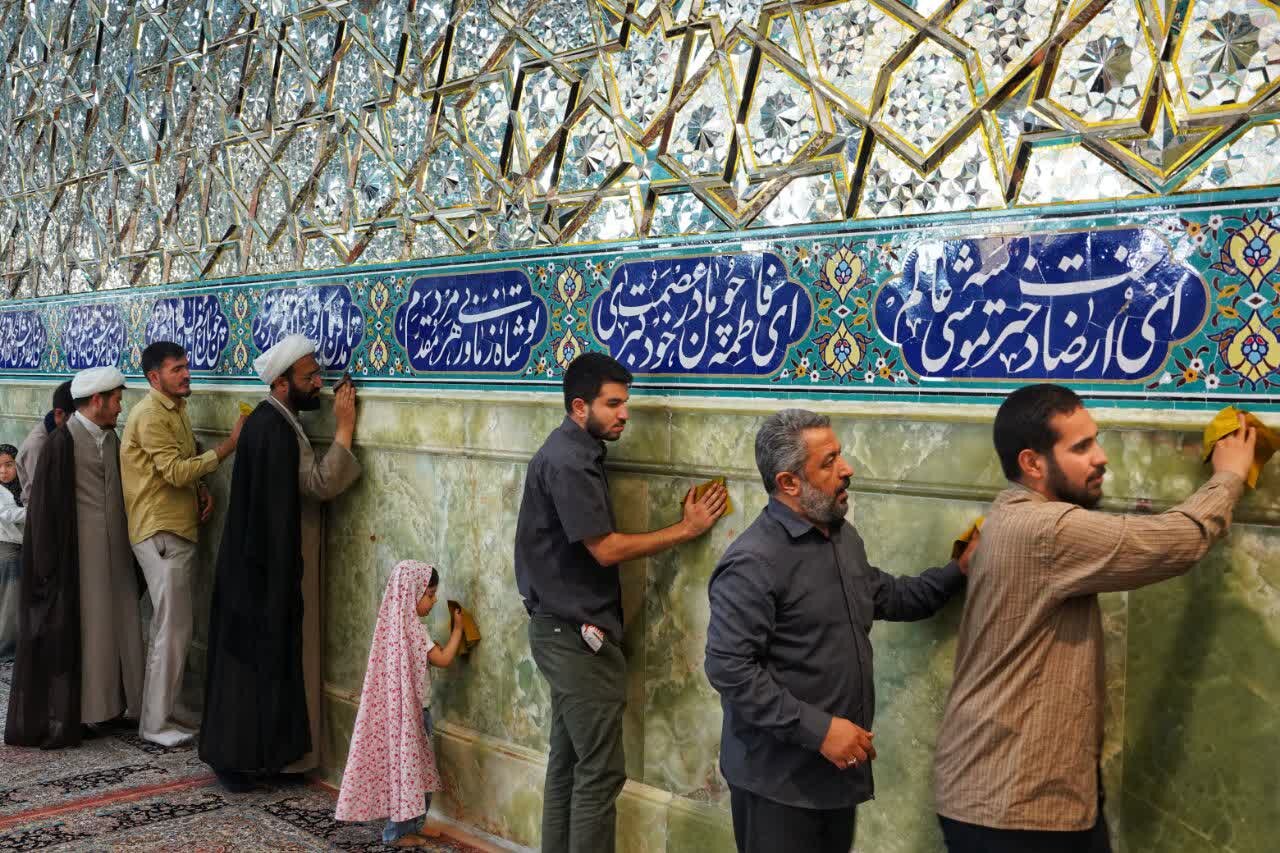 تجلیل از خانواده شهدای روحانی دفاع مقدس دوم و سوم در حرم بانوی کرامت + تصاویر