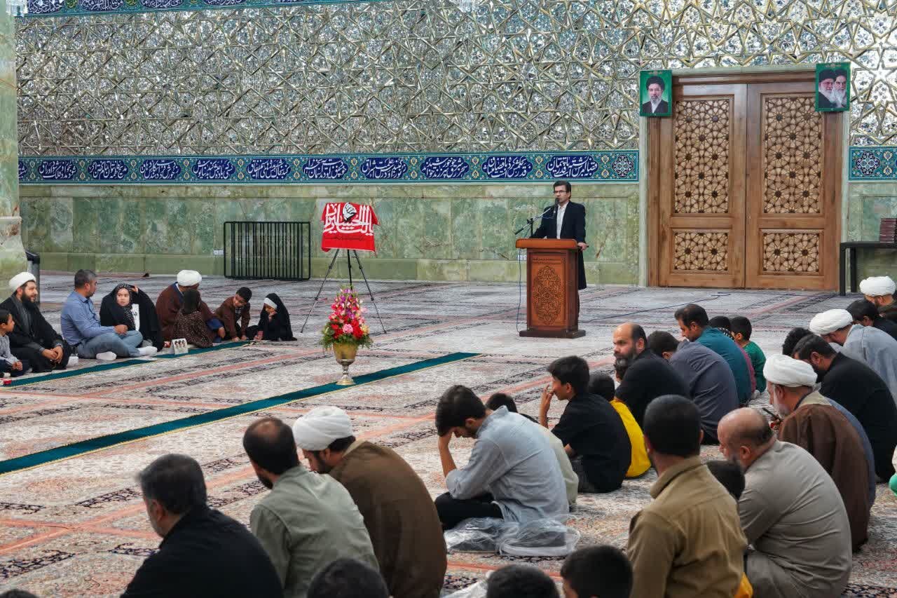 تجلیل از خانواده شهدای روحانی دفاع مقدس دوم و سوم در حرم بانوی کرامت + تصاویر