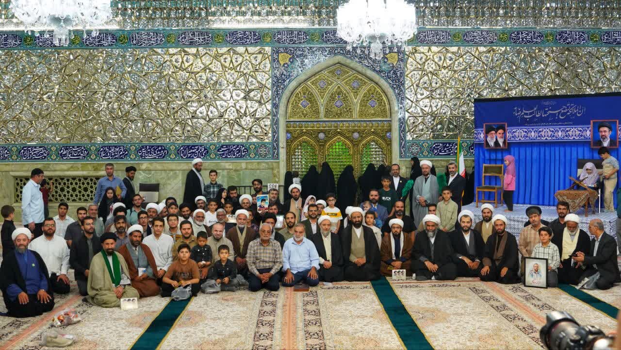 تجلیل از خانواده شهدای روحانی دفاع مقدس دوم و سوم در حرم بانوی کرامت + تصاویر