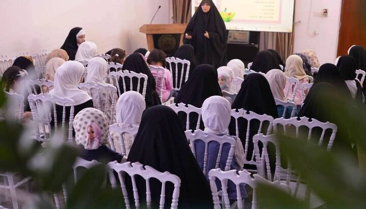 العتبة الحسينية تقيم دورة «تيجان العفاف» التوعوية في بغداد