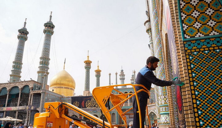 حرم بانوی کرامت سیاهپوش عزای مادر سادات شد