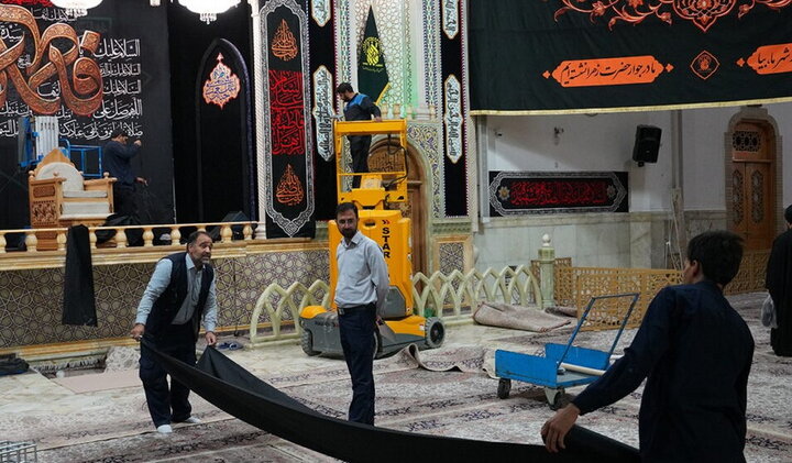 حرم بانوی کرامت سیاهپوش عزای مادر سادات شد