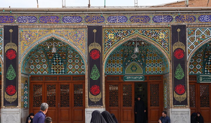 حرم بانوی کرامت سیاهپوش عزای مادر سادات شد