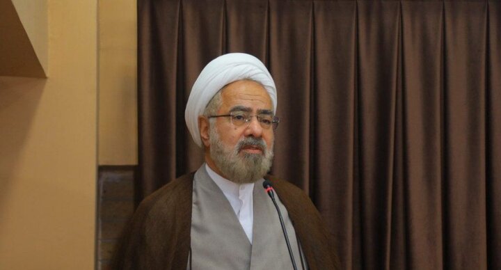 استاد کاملان از مفاخر حوزه و دانشگاه است