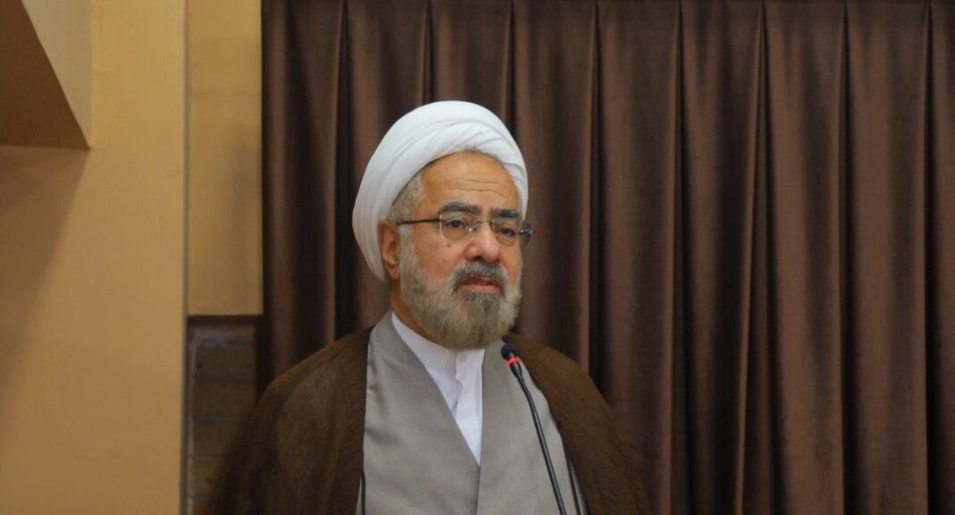 استاد کاملان از مفاخر حوزه و دانشگاه است
