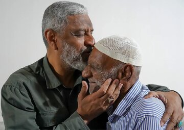 قائد البحرية للحرس الثوري: ابتعد الأمريكيون مسافة 700 كيلومتر عن مضيق هرمز