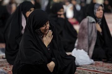 Foto Xəbər \ İmam Rzanın (əleyhi səlam) müqəddəs hərəmində Fatimiyyə günləri münasibətilə matəm mərasimi
