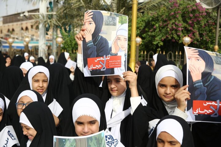 تقرير مصور/ منطقة بين الحرمين بكربلاء تشهد وقفة تضامنية مع الطالبات المحجبات في آذربيجان