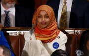 Trumpê careke din li dijî parlementera jin a misilman a Kongreyê hêrs dibe; daxwaza îstîfa û derxistina wê ji Dewletên Yekbûyî