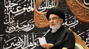 "Hucet-ul-Îslam wel-Muslimîn Seyîd Ehmed Huseynî: Bihêzkirina bingehê malbatê û parastina welayetê; du erkên girîng ên jinan di mekteba Xatûn Fatime